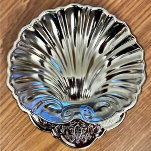 Vintage Silver Plated Shell Dish Ornate Crest Bowl